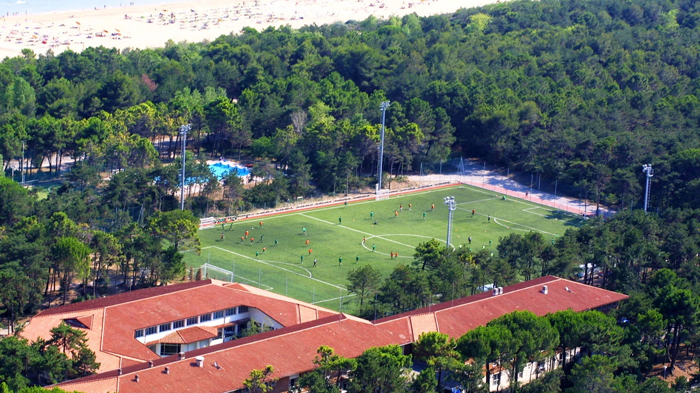italija-kamp-more deca na plaži tokom kampa u Italiji